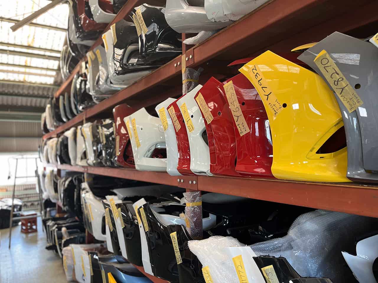 中古パーツが保管されている